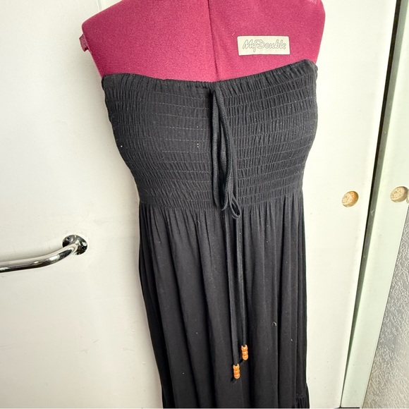 Elegant Black Strapless Dress - Picture 2 of 5